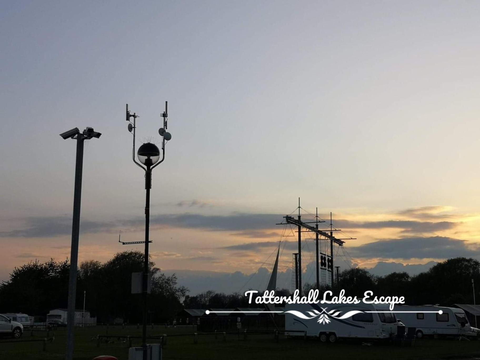 Meridian Tattershall Lakes Escape - Lakeside Lodge Caravan With A Fishing Peg Luxury Hot Tub Экстерьер фото