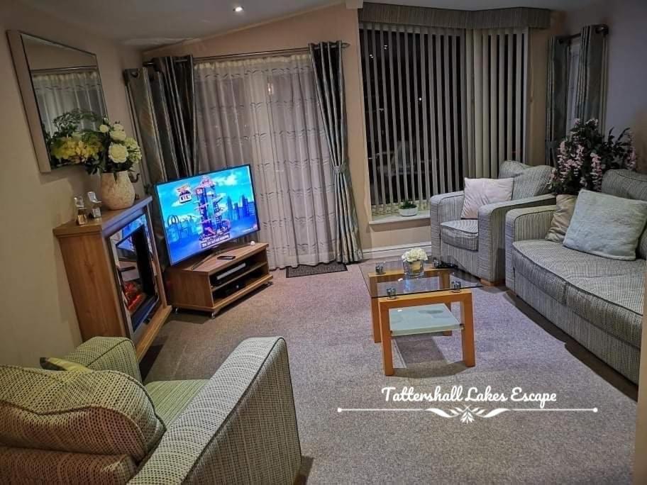 Meridian Tattershall Lakes Escape - Lakeside Lodge Caravan With A Fishing Peg Luxury Hot Tub Экстерьер фото