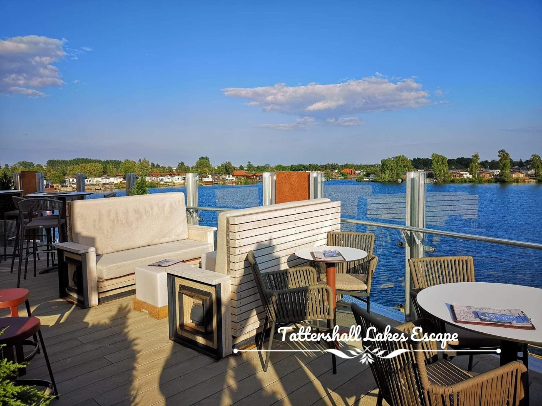 Meridian Tattershall Lakes Escape - Lakeside Lodge Caravan With A Fishing Peg Luxury Hot Tub Экстерьер фото