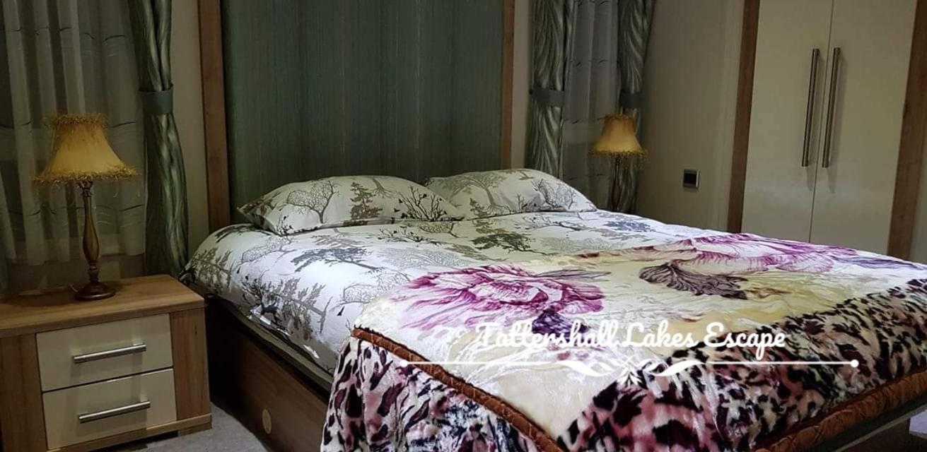 Meridian Tattershall Lakes Escape - Lakeside Lodge Caravan With A Fishing Peg Luxury Hot Tub Экстерьер фото