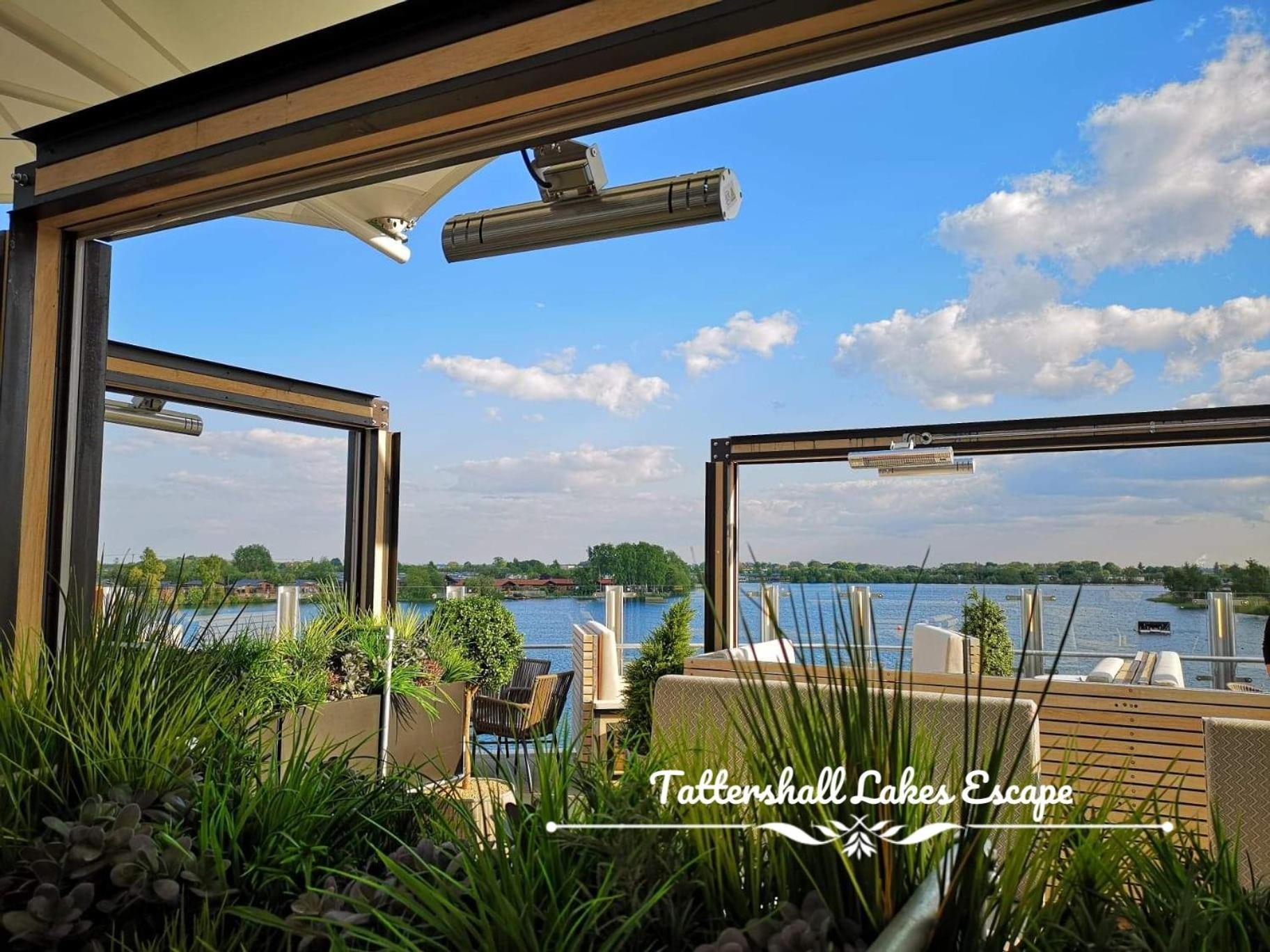 Meridian Tattershall Lakes Escape - Lakeside Lodge Caravan With A Fishing Peg Luxury Hot Tub Экстерьер фото