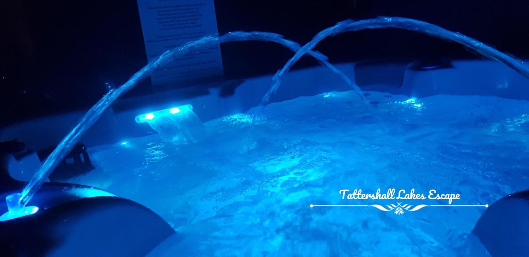 Meridian Tattershall Lakes Escape - Lakeside Lodge Caravan With A Fishing Peg Luxury Hot Tub Экстерьер фото