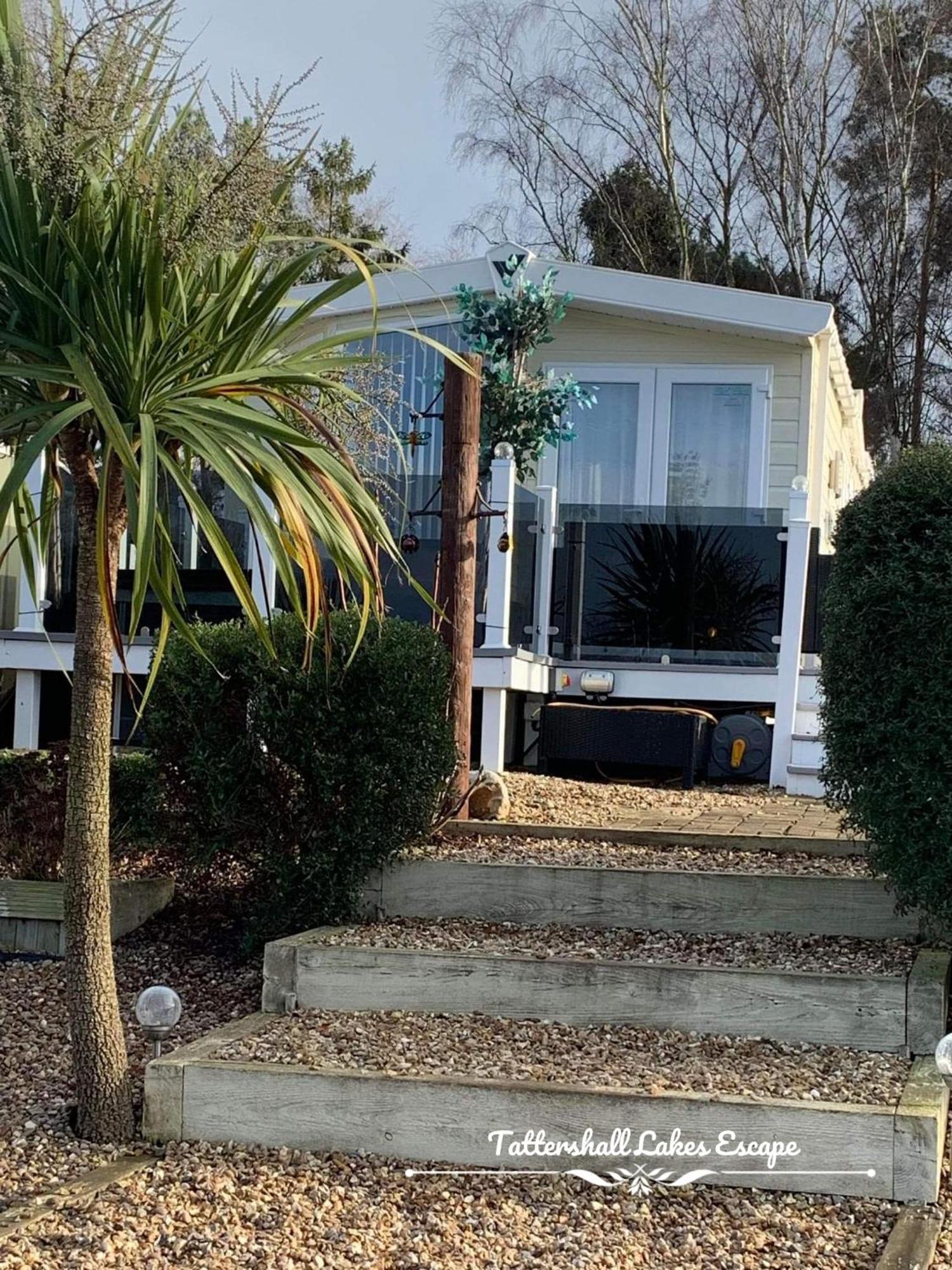 Meridian Tattershall Lakes Escape - Lakeside Lodge Caravan With A Fishing Peg Luxury Hot Tub Экстерьер фото